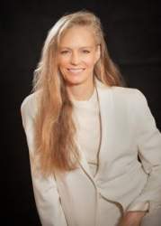 Suzy Amis